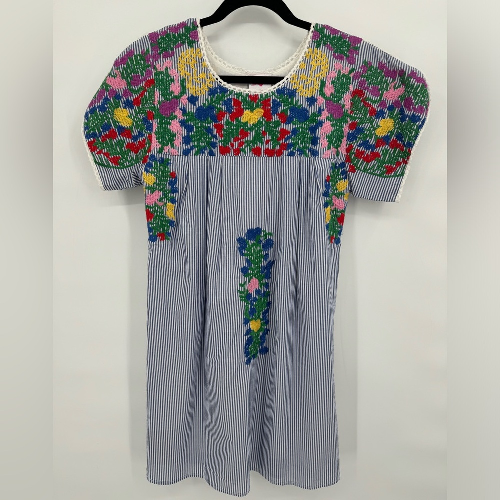 Buddy Love Size Small Striped Embroidered
Lined Dress Short Sleeve‎ Cute Casual